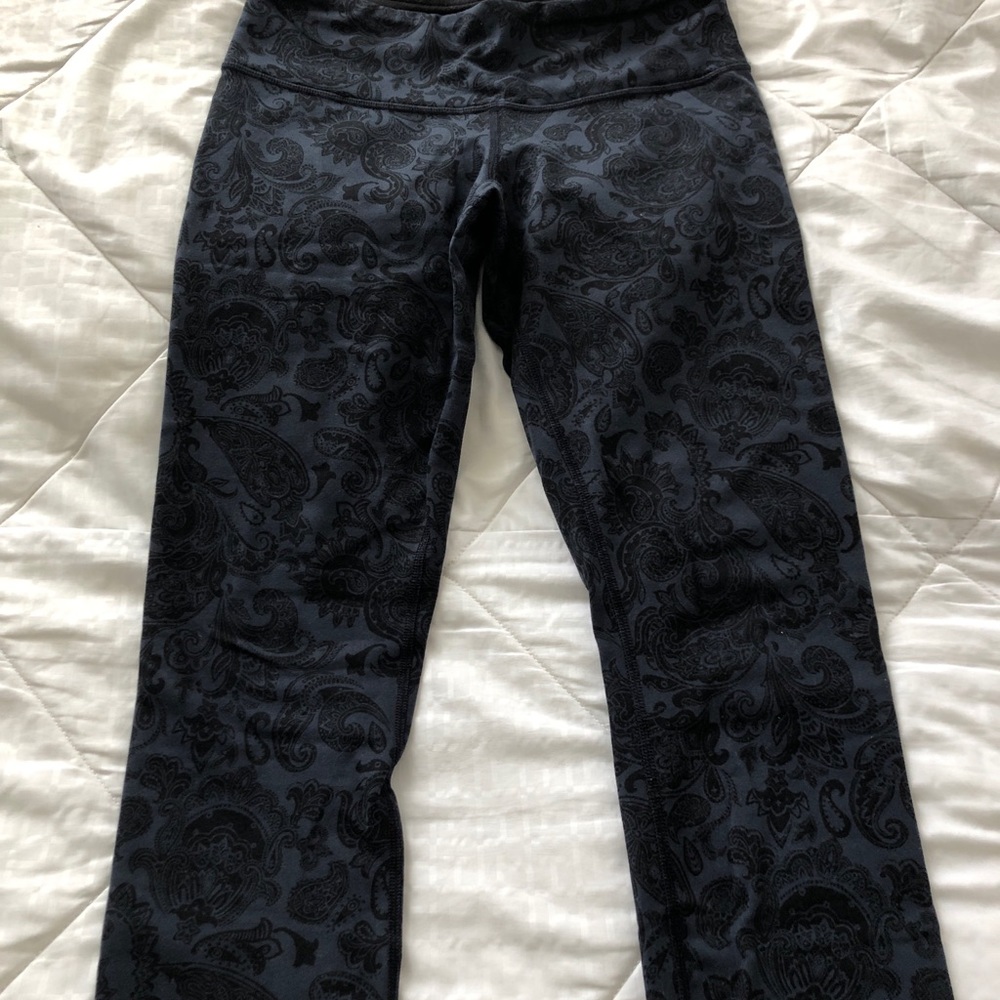 Lululemon Navy Paisley Crop Legging